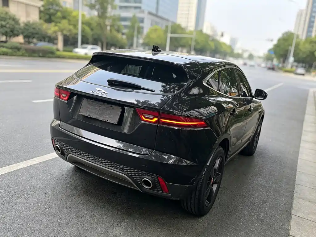 Jaguar E-PACE — фото 7