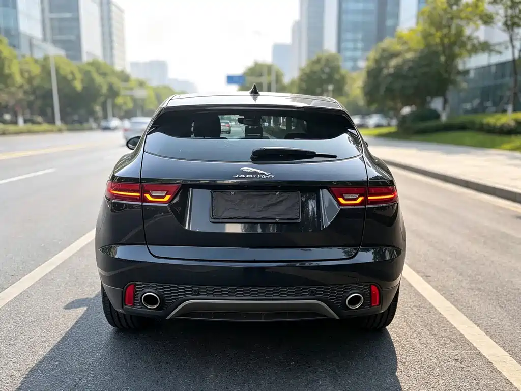 Jaguar E-PACE — фото 8