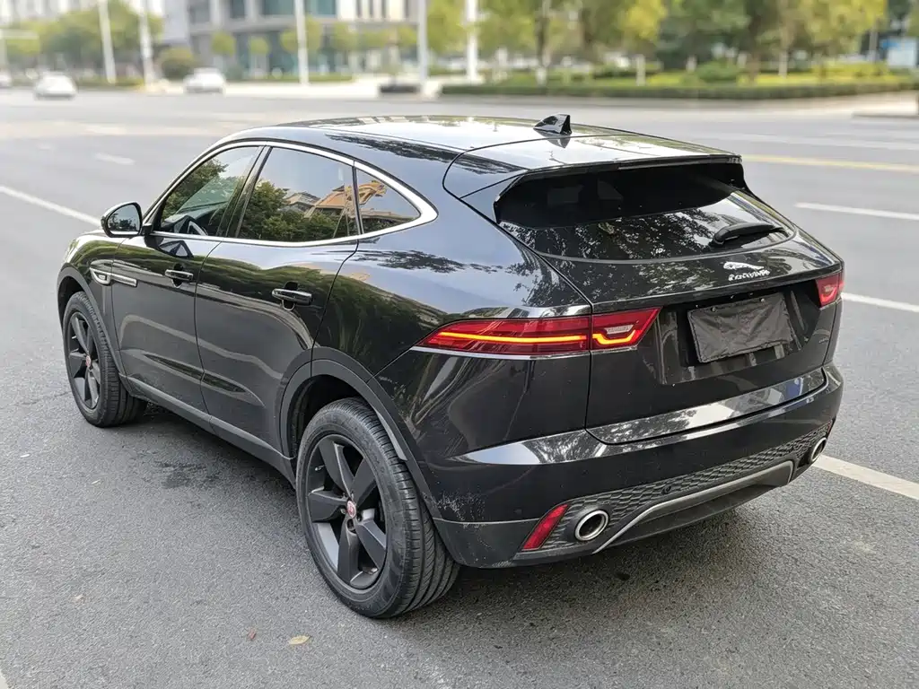 Jaguar E-PACE — фото 9