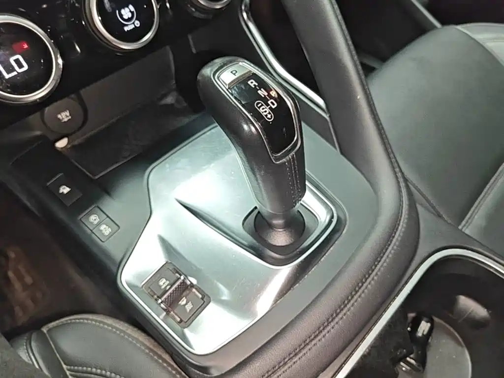 Jaguar E-PACE — фото 14
