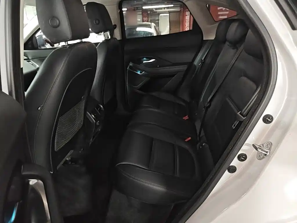 Jaguar E-PACE — фото 17