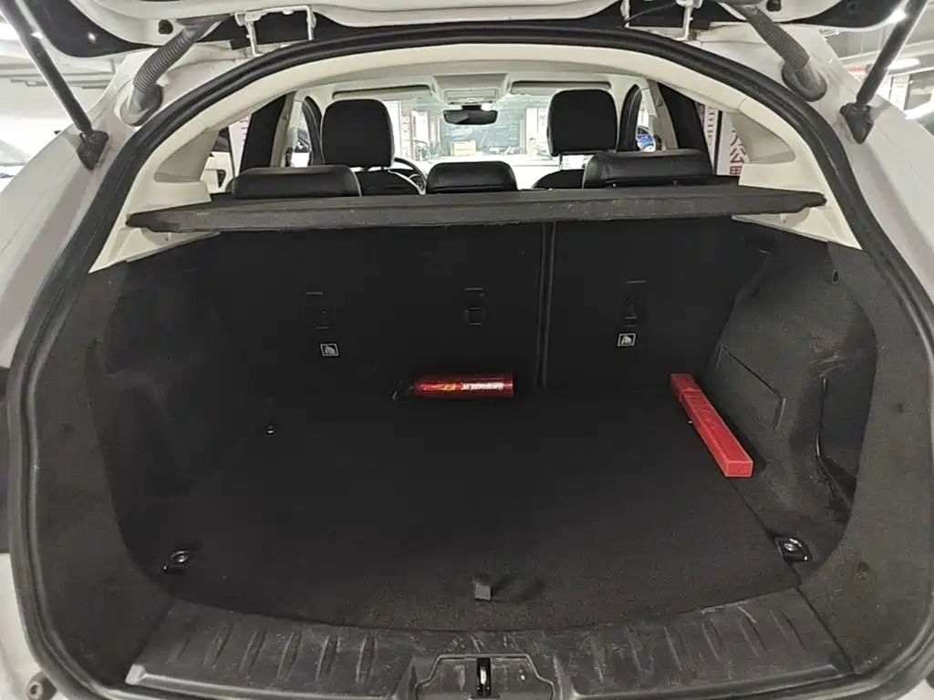 Jaguar E-PACE — фото 19
