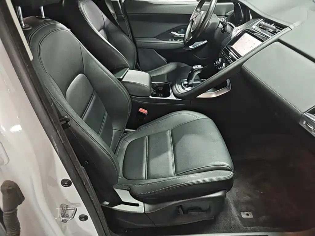 Jaguar E-PACE — фото 25