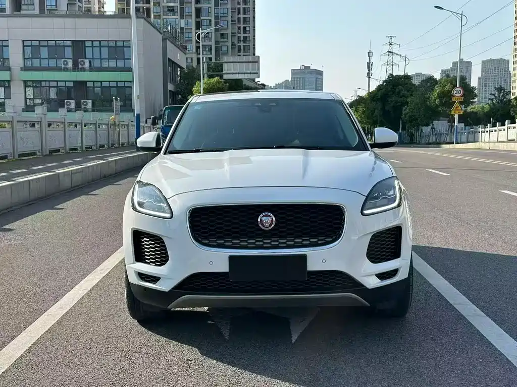 Jaguar E-PACE — фото 2