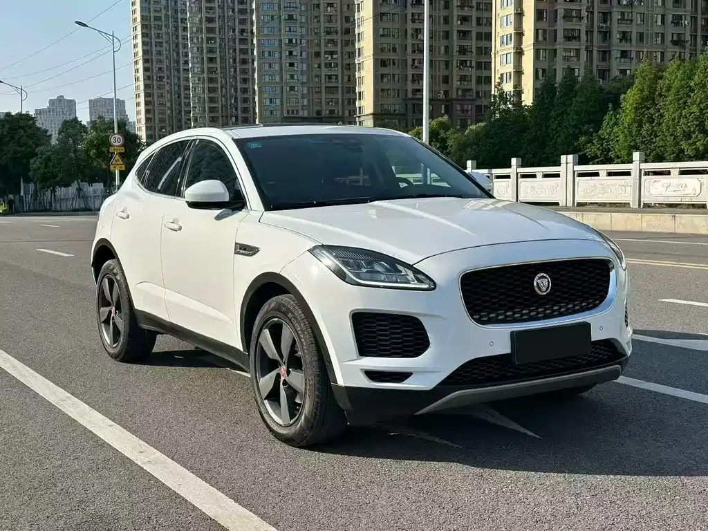 Jaguar E-PACE — фото 3
