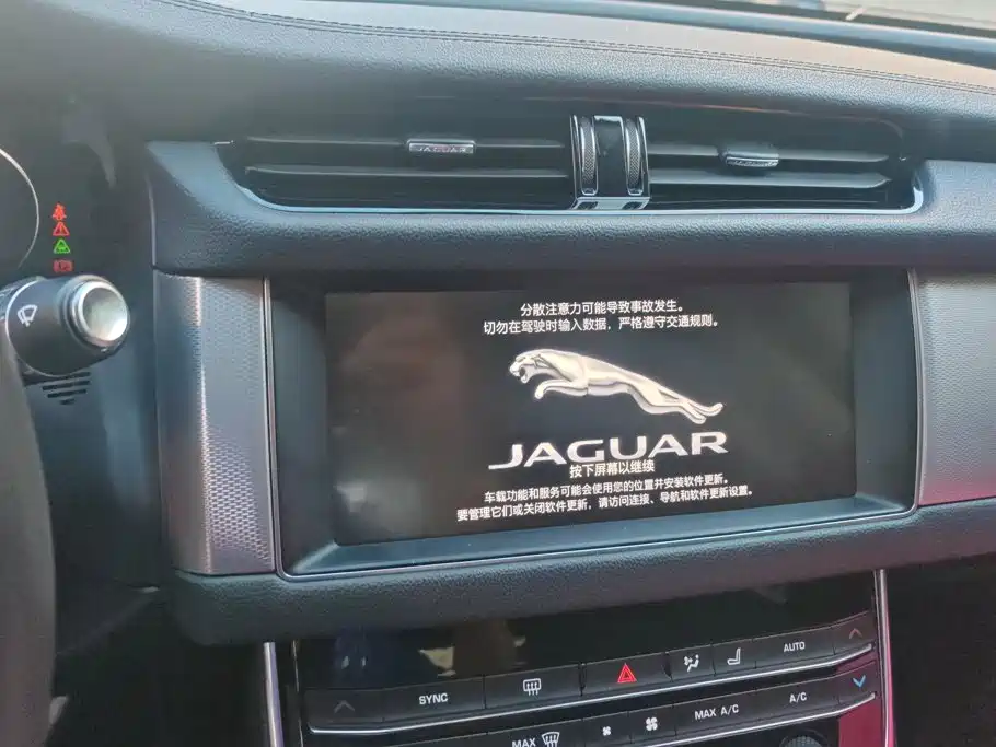 Jaguar XFL — фото 13