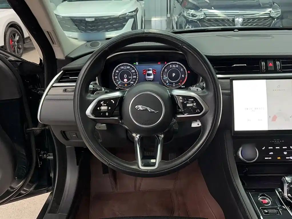 Jaguar XFL — фото 11