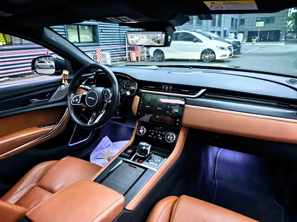 Jaguar XFL — фото 14