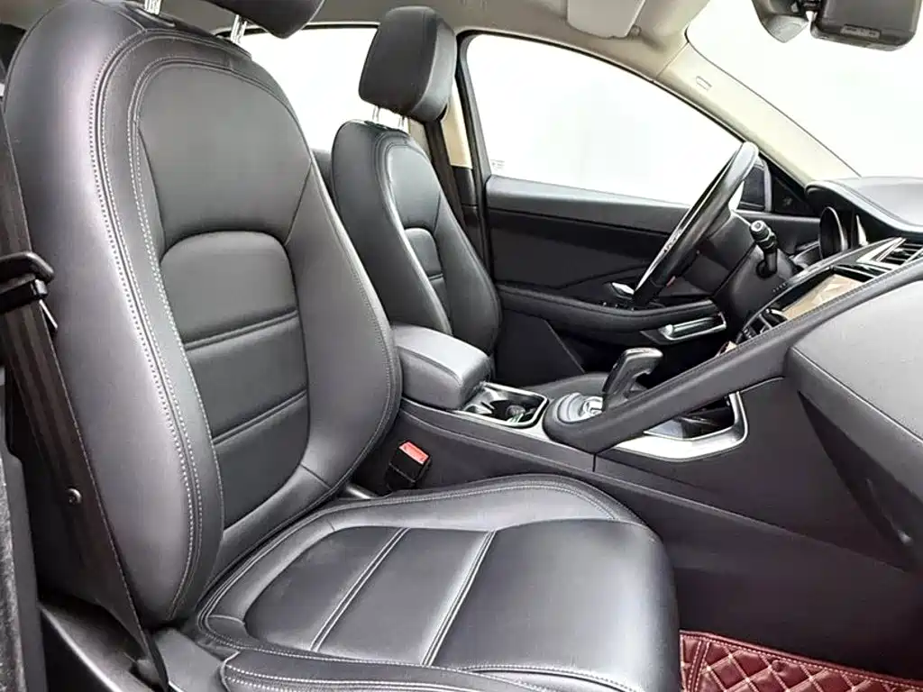 Jaguar E-PACE — фото 4