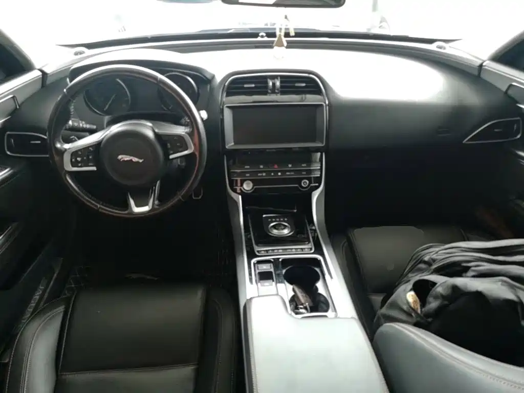 Jaguar XEL — фото 10