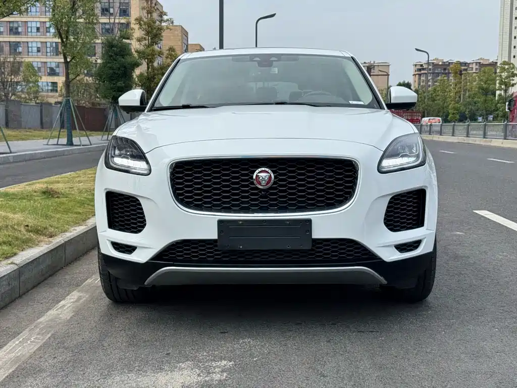 Jaguar E-PACE — фото 2