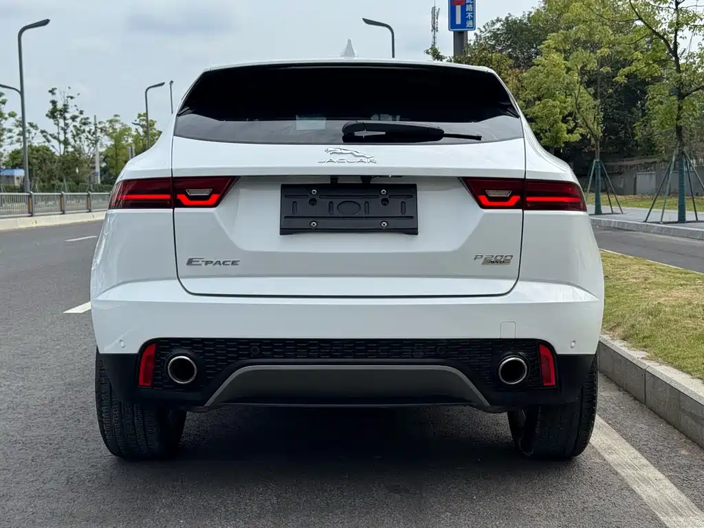 Jaguar E-PACE — фото 17