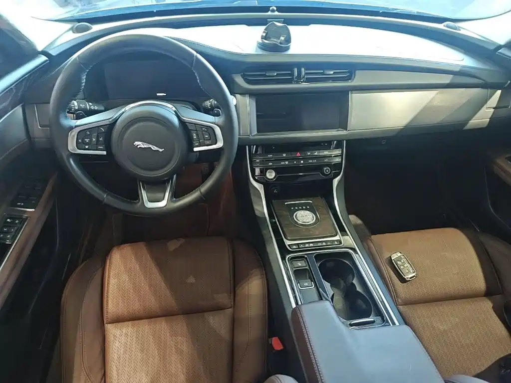 Jaguar XFL — фото 10