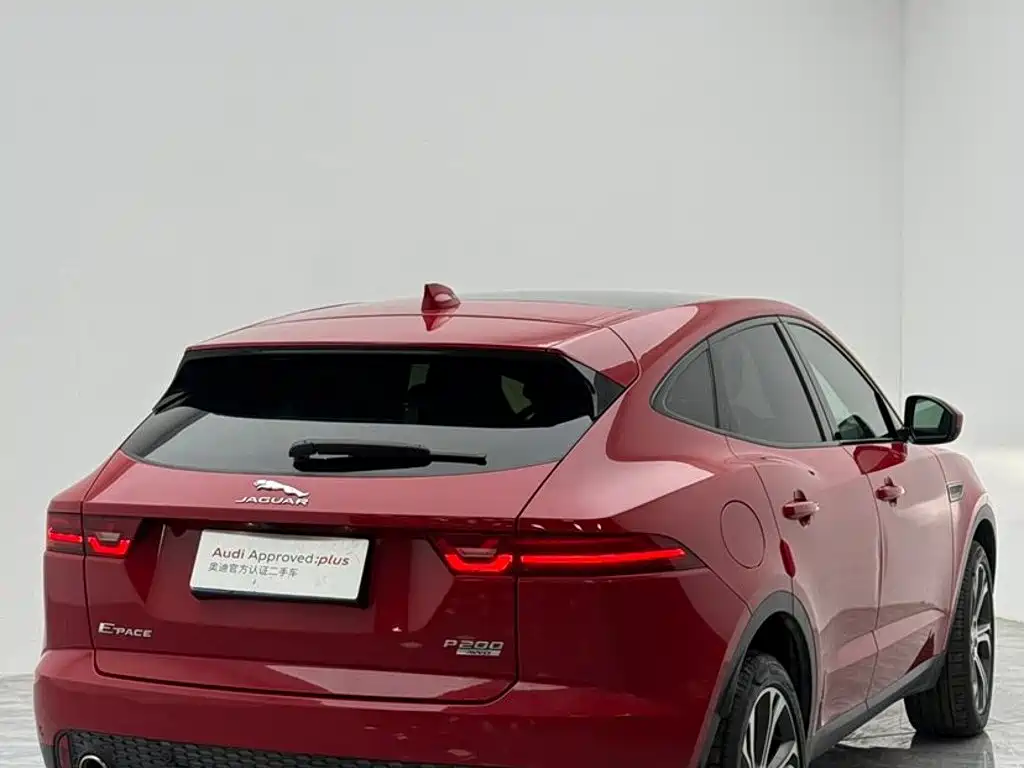 Jaguar E-PACE — фото 6