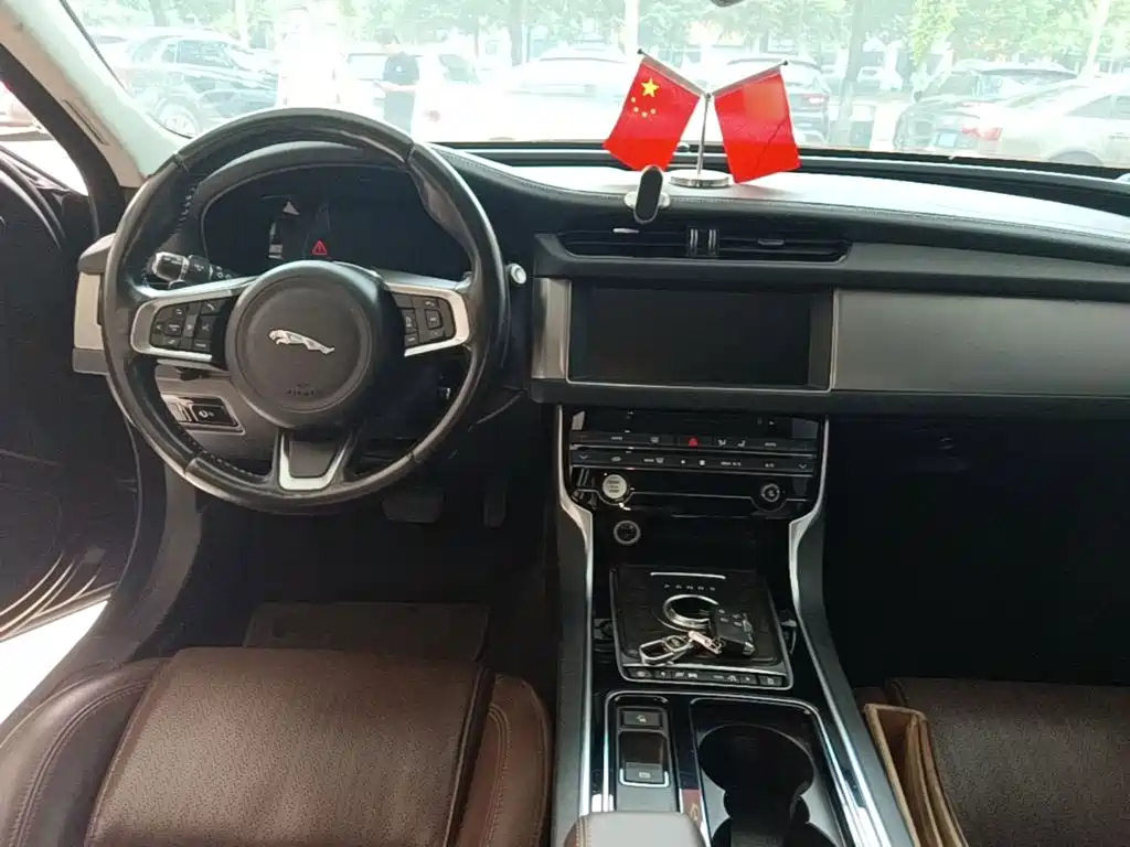 Jaguar XFL — фото 10
