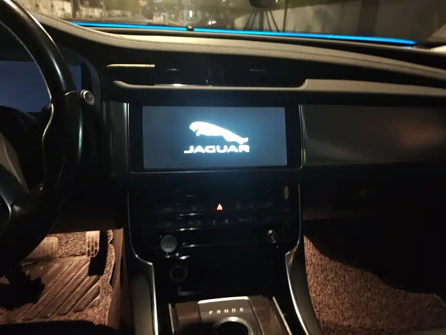 Jaguar XFL — фото 13