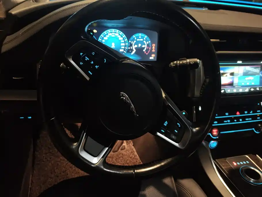 Jaguar XFL — фото 15
