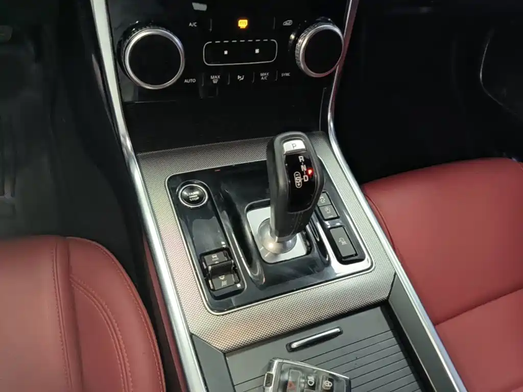 Jaguar XEL — фото 14