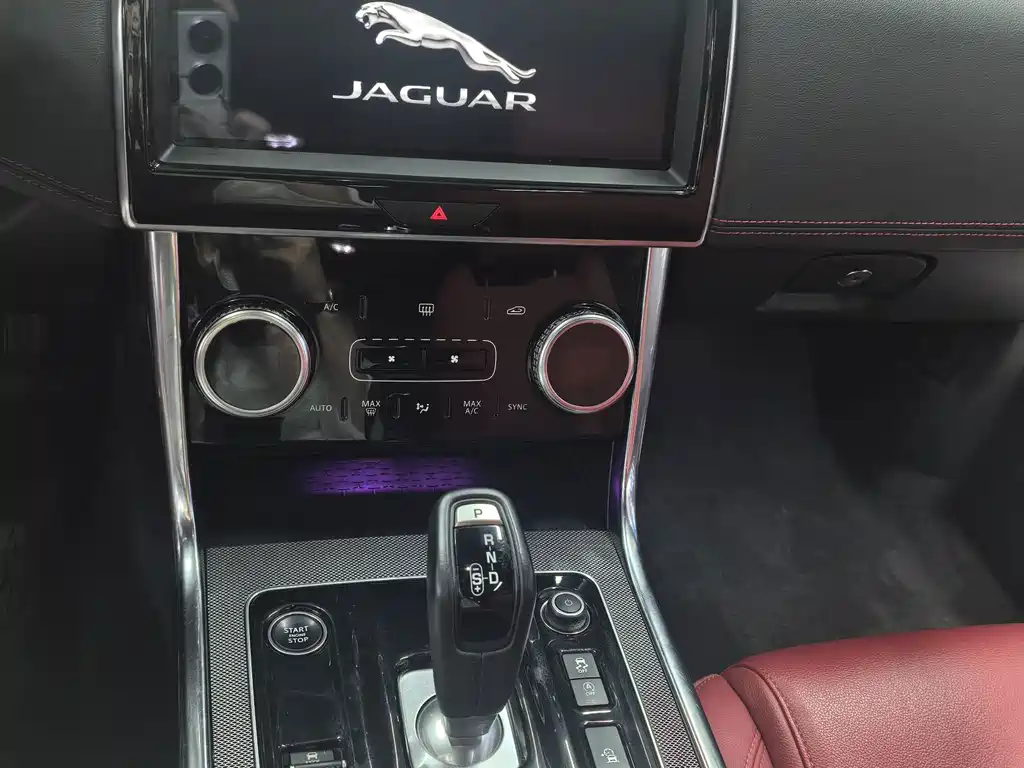 Jaguar XEL — фото 15