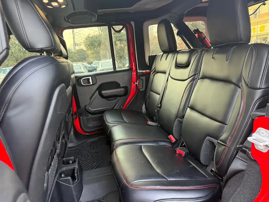 Jeep Wrangler — фото 9