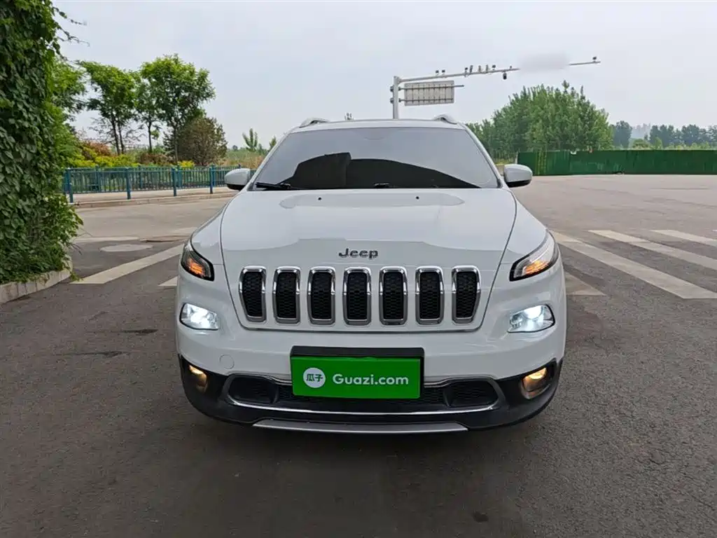 Jeep Cherokee — фото 3