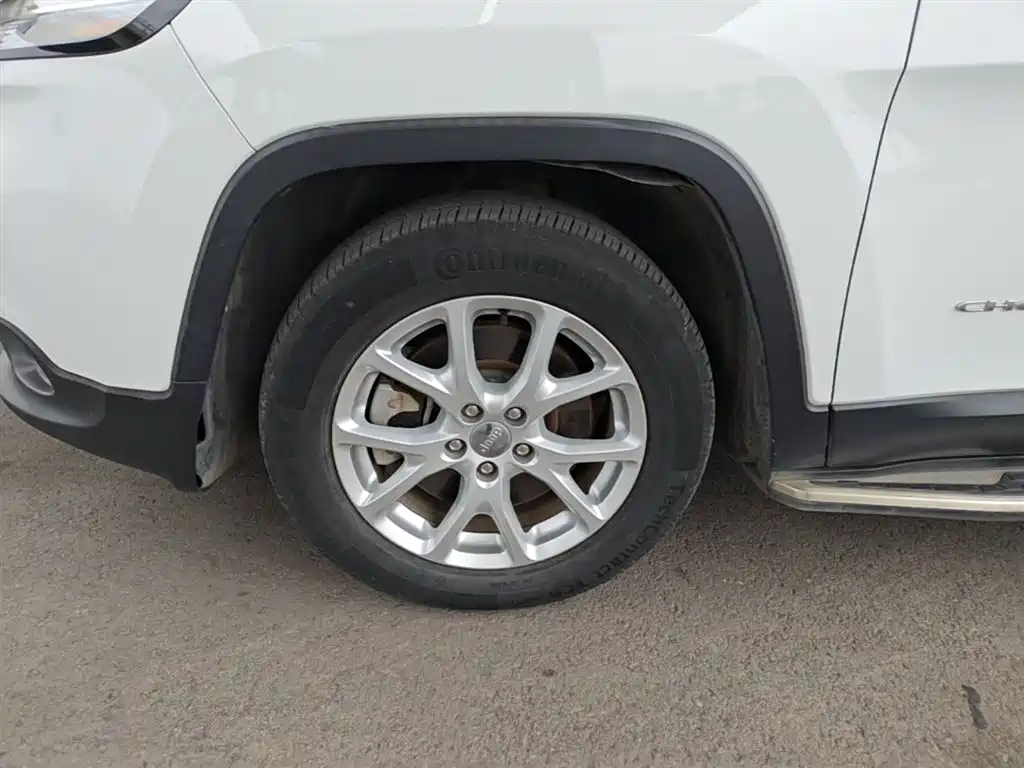Jeep Cherokee — фото 23