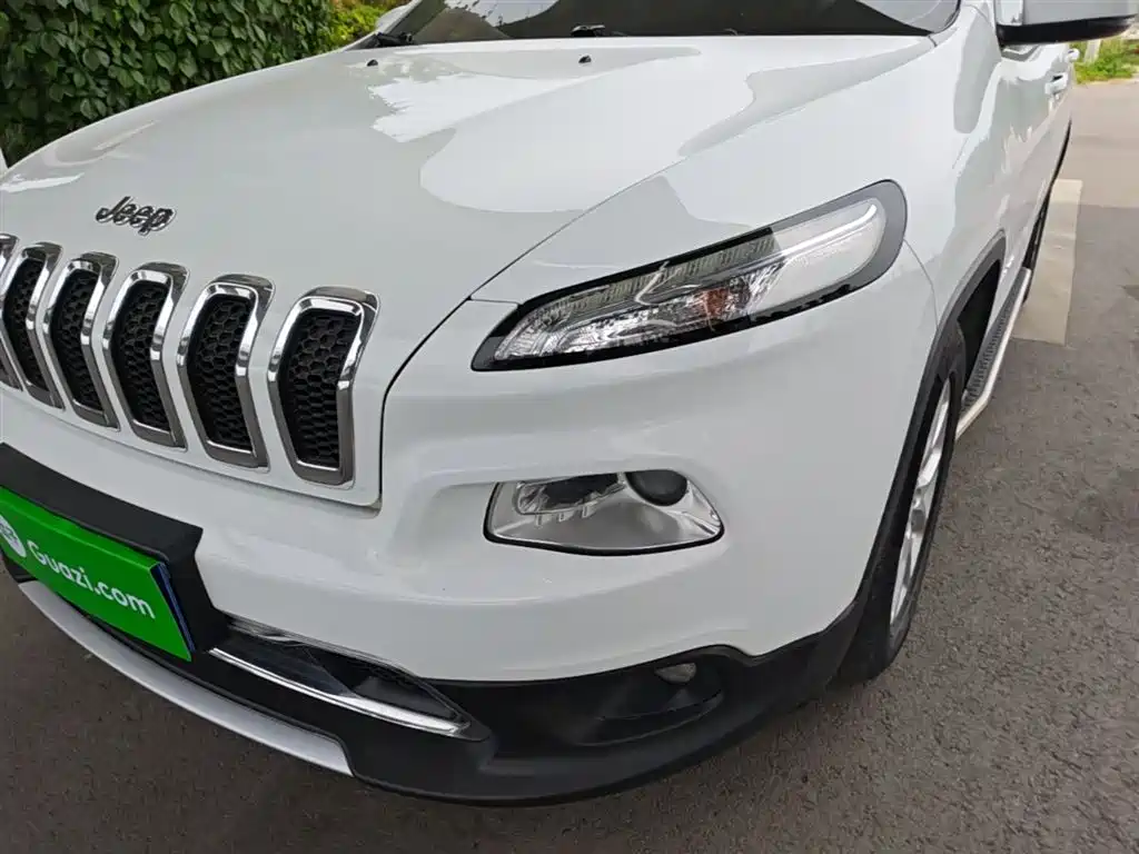 Jeep Cherokee — фото 24
