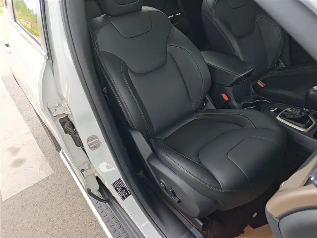 Jeep Cherokee — фото 25