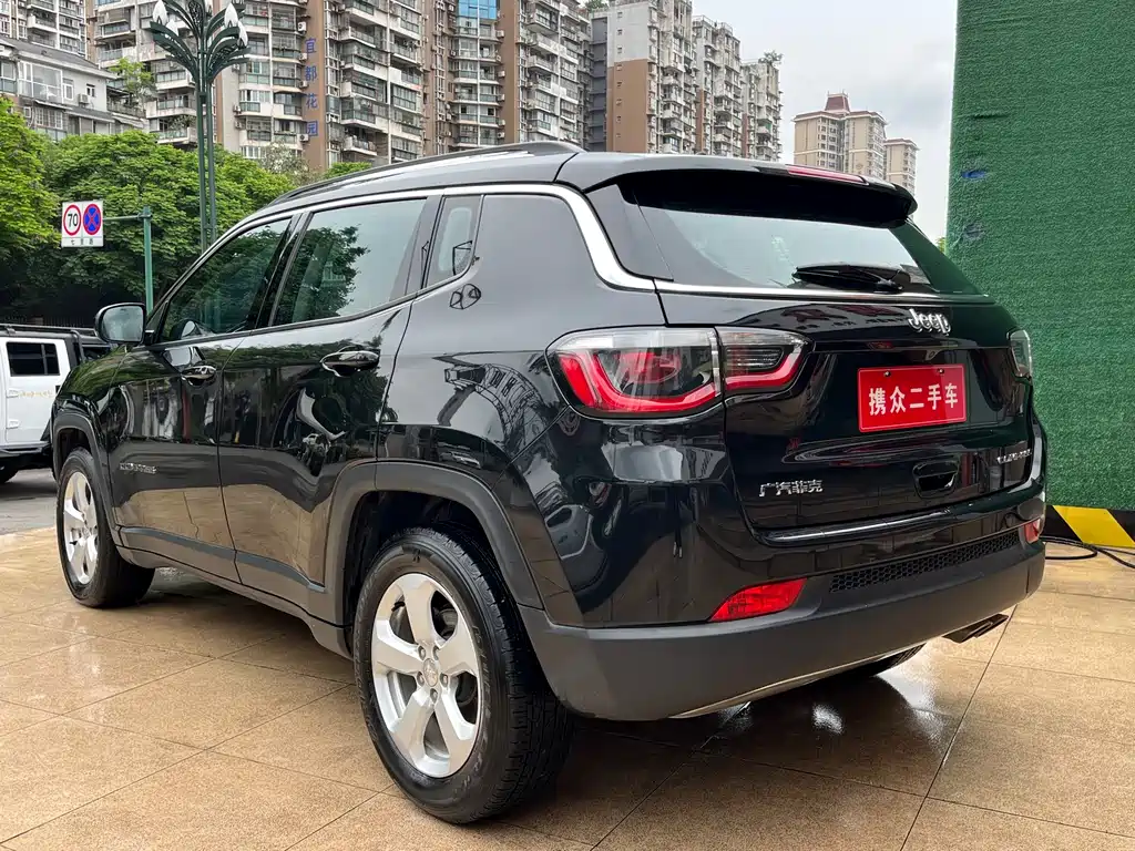 Jeep Compass — фото 14