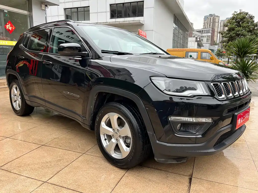 Jeep Compass — фото 4