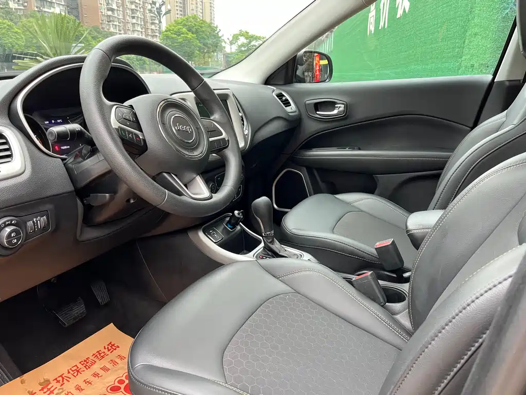 Jeep Compass — фото 5