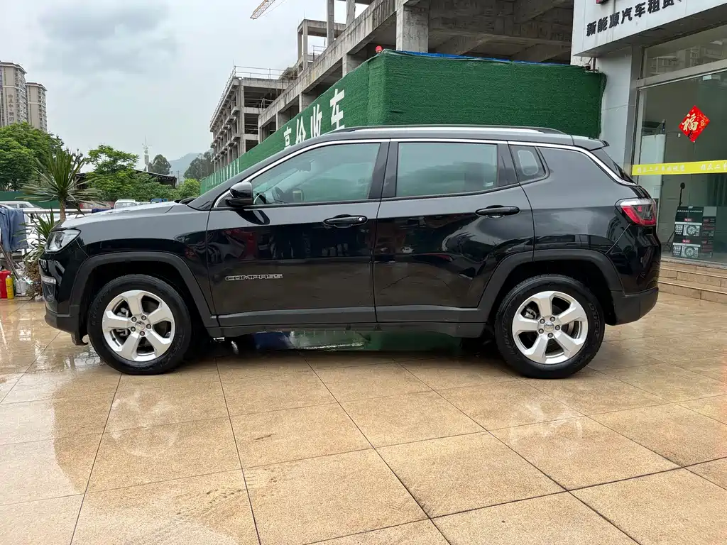 Jeep Compass — фото 9