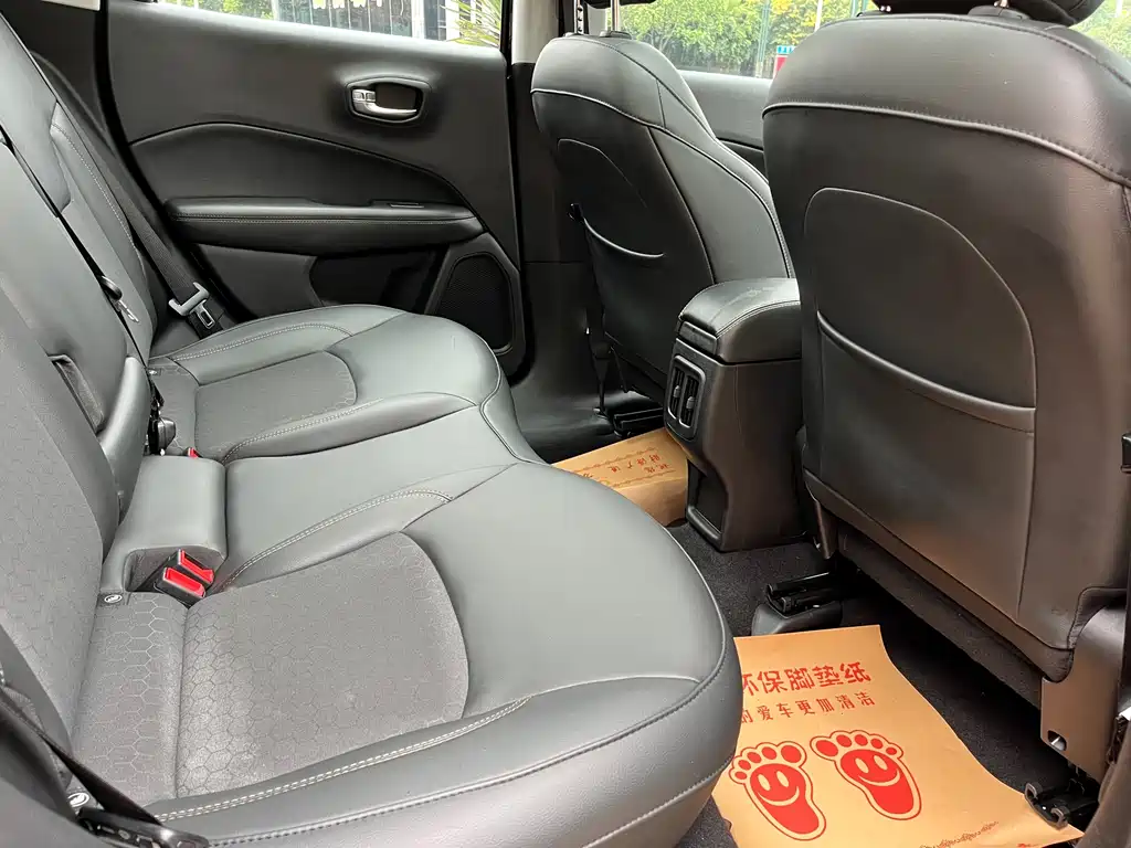 Jeep Compass — фото 10