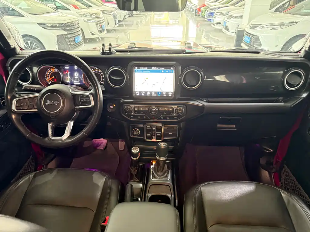 Jeep Wrangler — фото 11