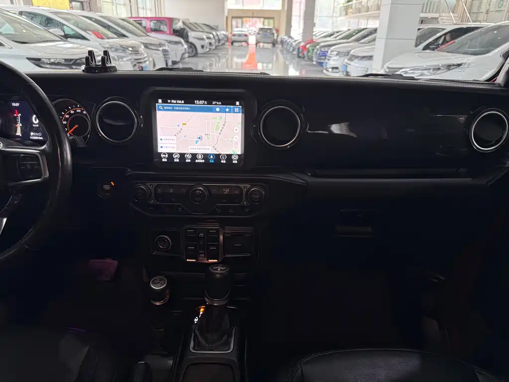 Jeep Wrangler — фото 13