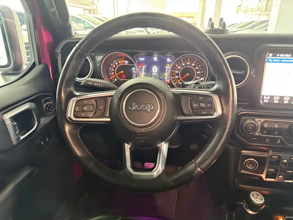 Jeep Wrangler — фото 14