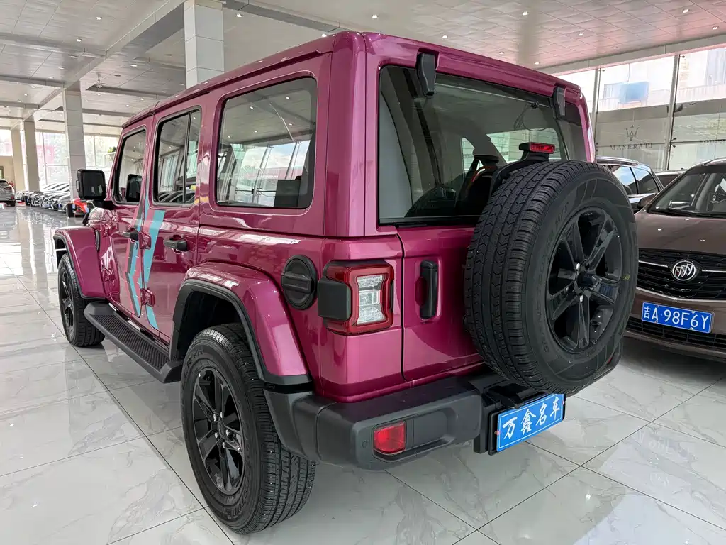 Jeep Wrangler — фото 15