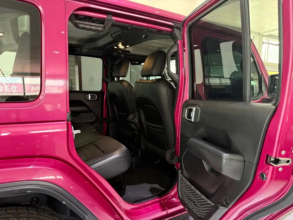 Jeep Wrangler — фото 9