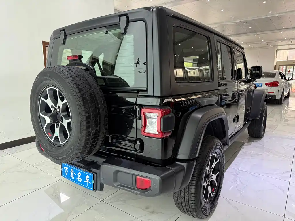 Jeep Wrangler — фото 17