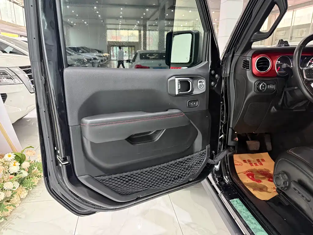 Jeep Wrangler — фото 4