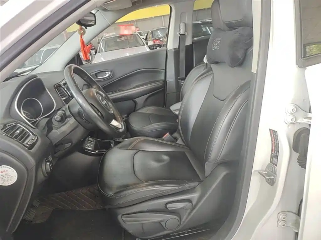 Jeep Compass — фото 15