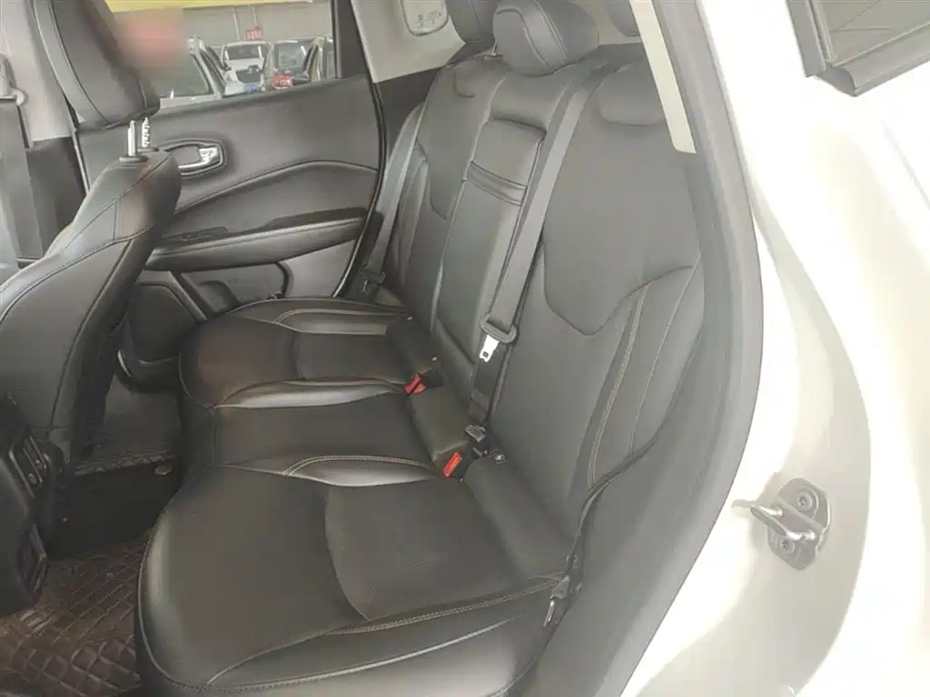 Jeep Compass — фото 17