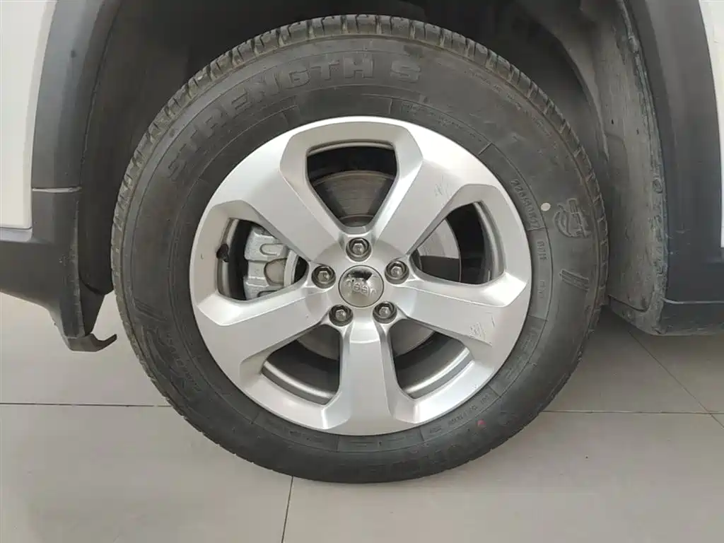 Jeep Compass — фото 23