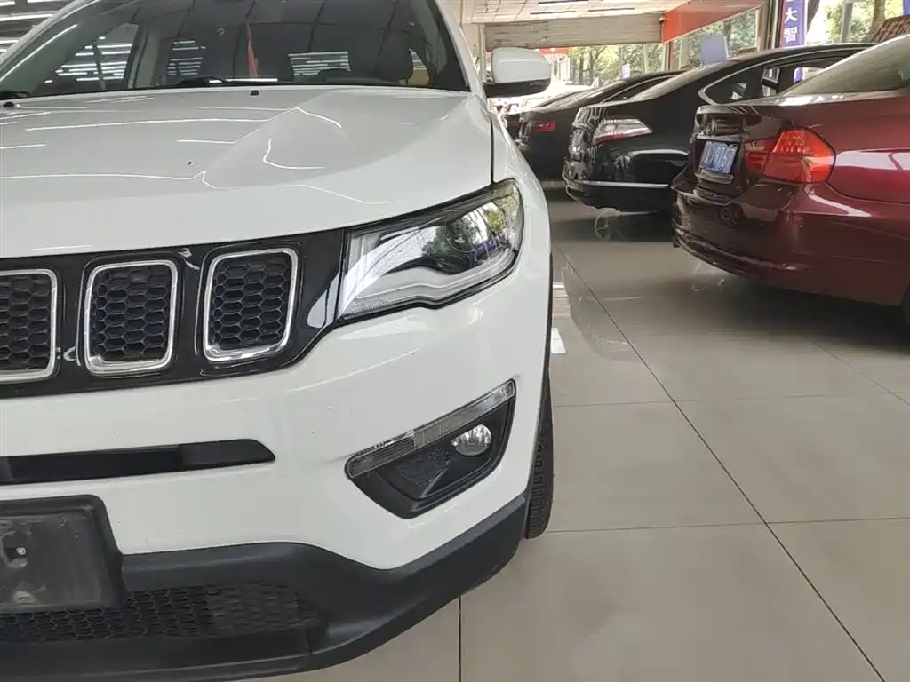 Jeep Compass — фото 24