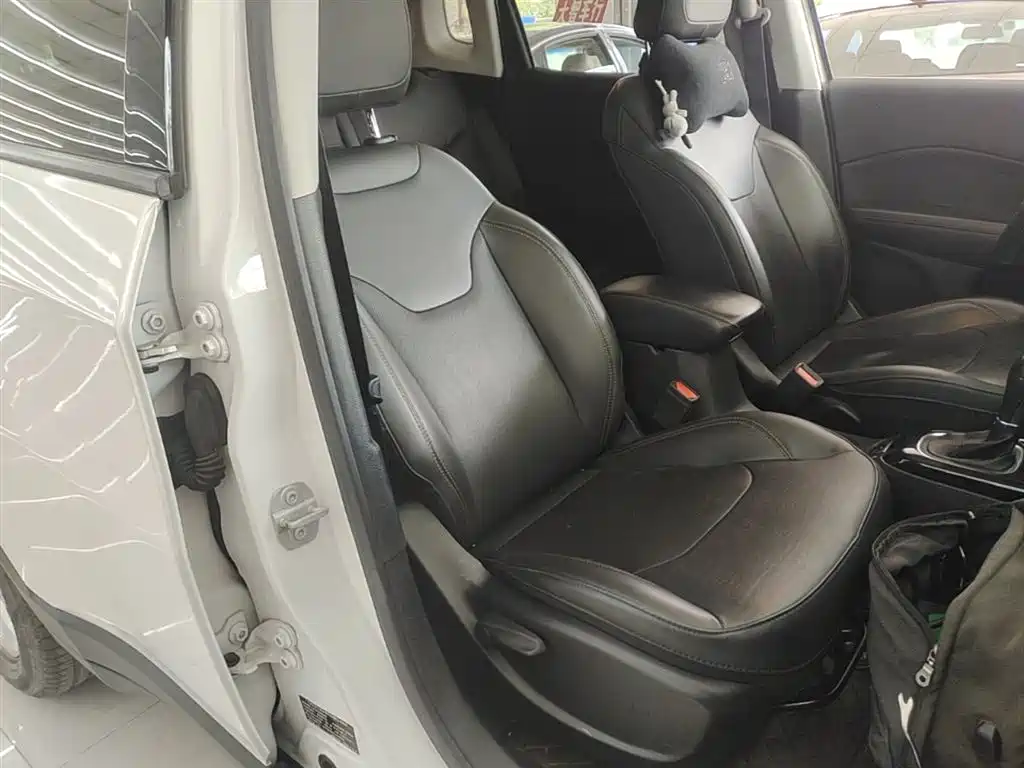 Jeep Compass — фото 25