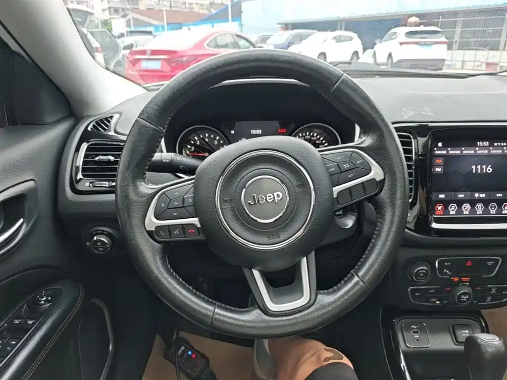 Jeep Compass — фото 11