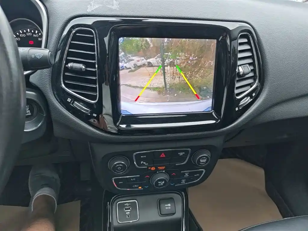 Jeep Compass — фото 13