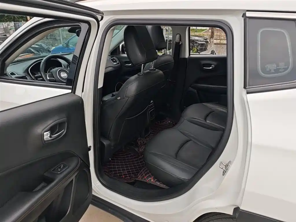 Jeep Compass — фото 17