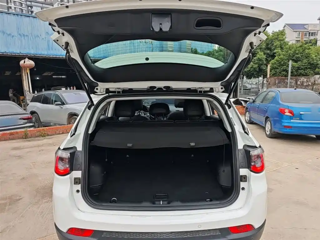 Jeep Compass — фото 19
