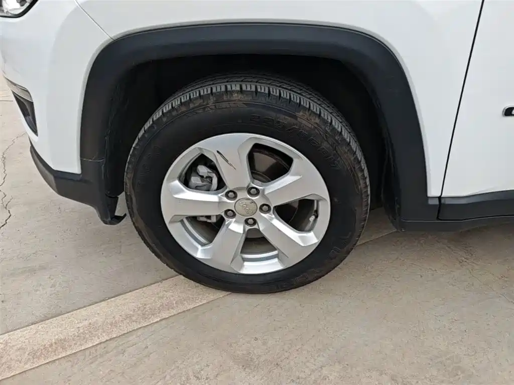 Jeep Compass — фото 23